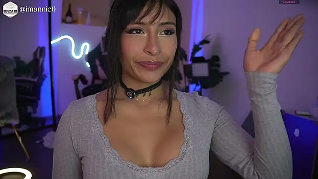 Snapshot of AnnieCouperr chatting on April 17, 2026, 9:50 pm AnnieCouperr online show from April 17, 2026, 9:50 pm