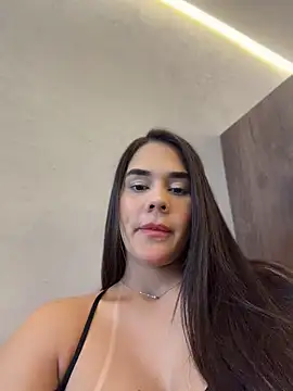 BellaLeclair online show from June 6, 2026, 3:06 pm
