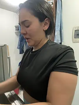 Snapshot of meli__brown chatting on December 2, 2025, 3:41 am meli brown online show from December 2, 2025, 3:41 am