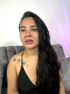 Snapshot of meli__brown chatting on November 30, 2025, 4:57 am meli brown online show from November 30, 2025, 4:57 am