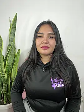 meli  brown online show from May 19, 2026, 1:56 am