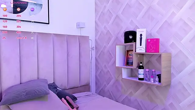 Clhoe Johnson online show from November 15, 2025, 12:20 pm