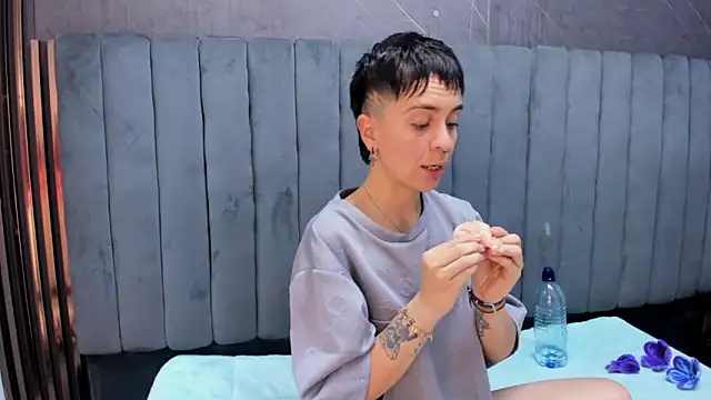 Snapshot of _Hannah_Hot chatting on February 3, 2026, 6:22 am Hannah Hot online show from February 3, 2026, 6:22 am