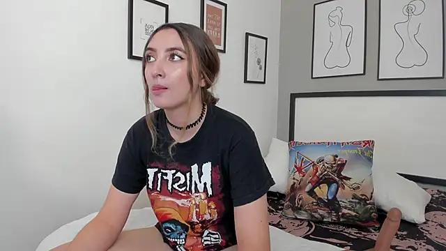 Alice Dickinssonn online show from March 2, 2026, 9:00 pm