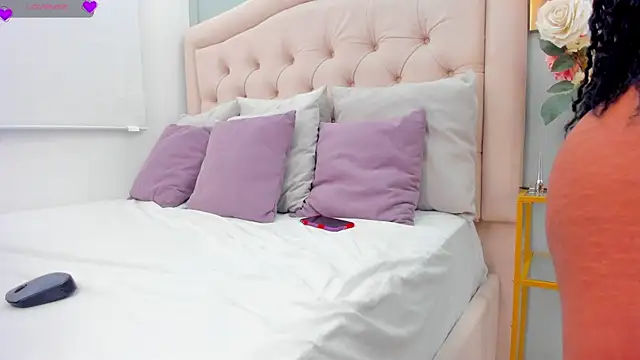 katia harrison  online show from October 1, 2025, 10:13 pm