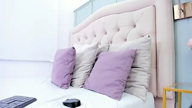 katia harrison  online show from October 29, 2025, 5:12 pm