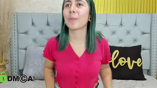 Skarlet 04 online show from December 15, 2025, 5:41 pm