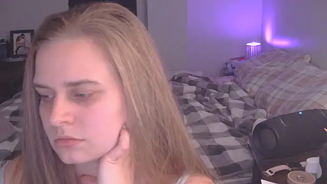 Sexyblonde12344 online show from November 17, 2025, 12:58 am