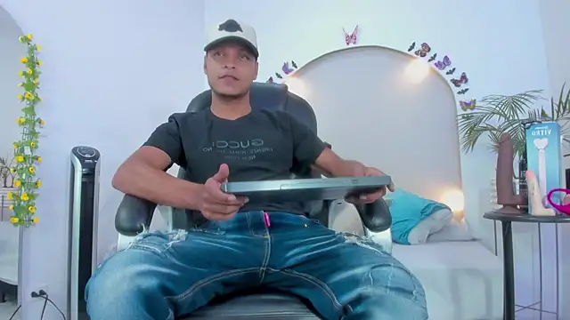 Ricky Owens1 online show from November 6, 2025, 8:02 pm