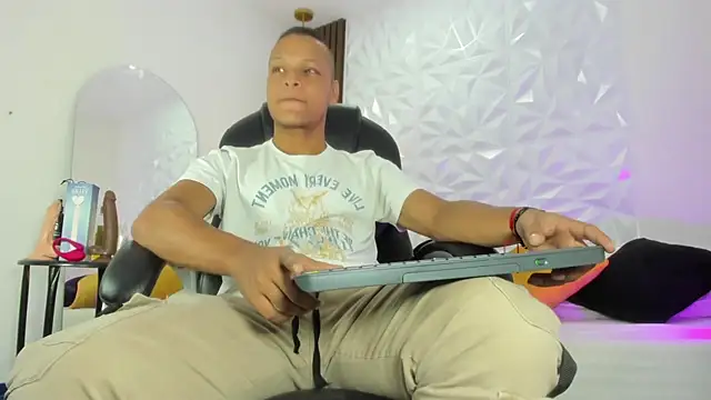 Ricky Owens1 online show from September 26, 2025, 1:40 pm