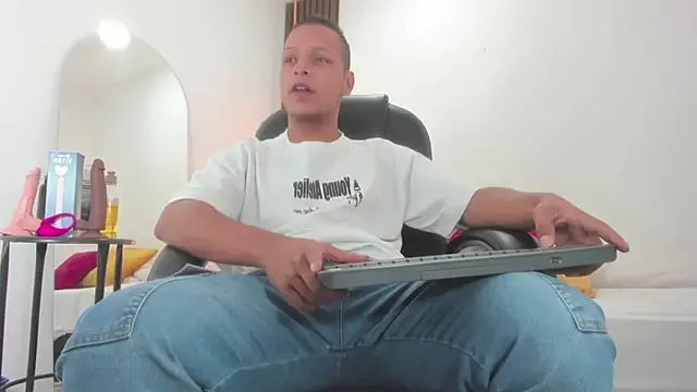 Ricky Owens1 online show from September 17, 2025, 1:13 pm