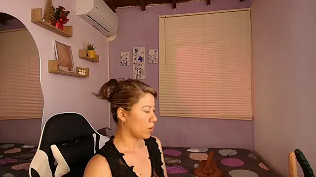 Snapshot of luna_desiree chatting on March 11, 2026, 8:25 pm luna desiree online show from March 11, 2026, 8:25 pm