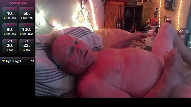 Snapshot of Pussyeat2please chatting on February 14, 2026, 7:30 am Pussyeat2please online show from February 14, 2026, 7:30 am