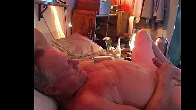 Pussyeat2please online show from November 22, 2025, 7:02 pm