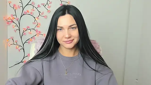 Lune Moon online show from February 9, 2026, 6:55 am