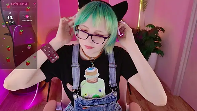Snapshot of CoralineYoung chatting on May 2, 2026, 5:12 am CoralineYoung online show from May 2, 2026, 5:12 am