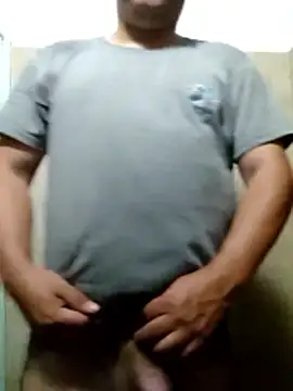 Snapshot of CurableMow chatting on January 14, 2026, 7:17 pm CurableMow online show from January 14, 2026, 7:17 pm