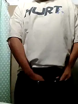 Snapshot of CurableMow chatting on April 10, 2026, 12:01 pm CurableMow online show from April 10, 2026, 12:01 pm