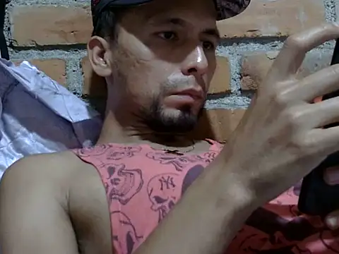 Snapshot of Boycumlatino chatting on October 1, 2025, 10:24 pm Boycumlatino online show from October 1, 2025, 10:24 pm