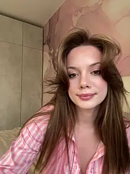 Snapshot of Rosie_Holmes_ chatting on October 4, 2025, 12:50 pm Rosie Holmes online show from October 4, 2025, 12:50 pm