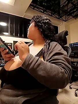 Snapshot of KITY_HILL chatting on March 5, 2026, 3:36 am KITY HILL online show from March 5, 2026, 3:36 am