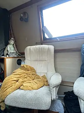 ladyboatlady online show from March 26, 2026, 7:06 am