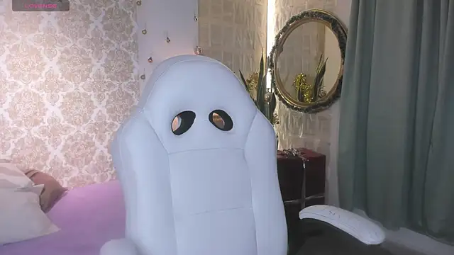 LilyThea online show from December 18, 2025, 9:29 pm