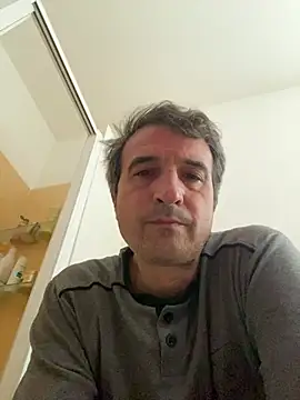 Snapshot of sasatimido chatting on May 17, 2026, 6:57 am sasatimido online show from May 17, 2026, 6:57 am