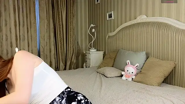 Juuulia  online show from November 9, 2025, 11:47 am