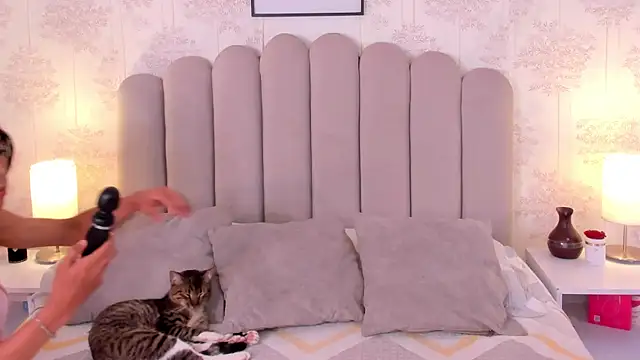 Snapshot of ShaynaHosk chatting on February 5, 2026, 6:48 pm ShaynaHosk online show from February 5, 2026, 6:48 pm