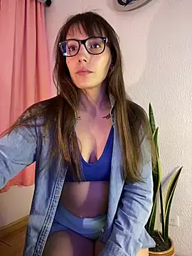 Snapshot of paula_miler1 chatting on July 17, 2026, 10:18 pm paula miler1 online show from July 17, 2026, 10:18 pm