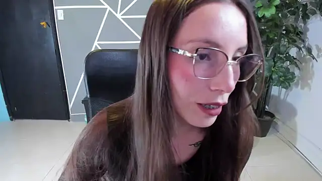 Snapshot of paula_miler1 chatting on February 20, 2026, 2:19 pm paula miler1 online show from February 20, 2026, 2:19 pm