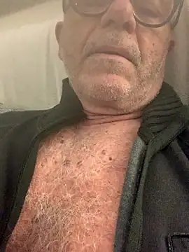 Snapshot of MARCO_NI chatting on December 18, 2025, 10:46 pm MARCO NI online show from December 18, 2025, 10:46 pm