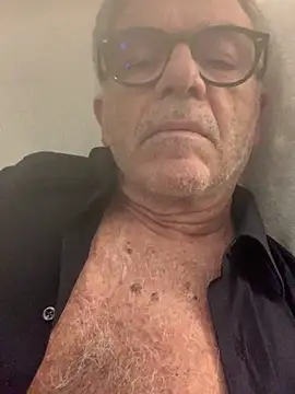 Snapshot of MARCO_NI chatting on December 17, 2025, 10:15 pm MARCO NI online show from December 17, 2025, 10:15 pm