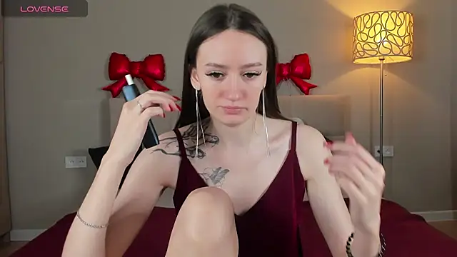 cutienaughtygirl online show from March 6, 2026, 6:41 am