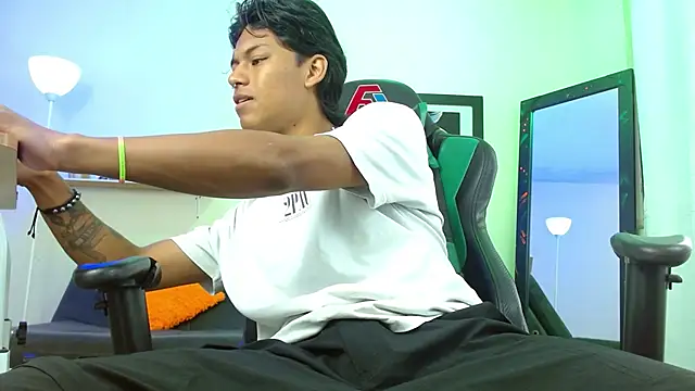 dreyk20 online show from November 25, 2025, 1:55 pm