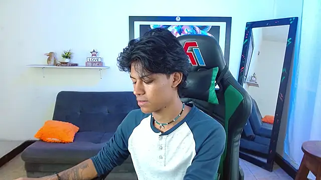 dreyk20 online show from November 19, 2025, 2:06 pm