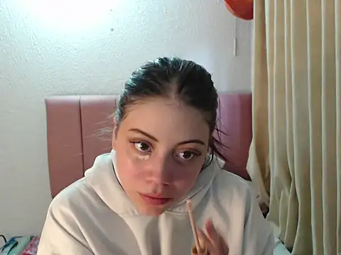 Snapshot of Alaina_Blessed chatting on October 3, 2025, 10:33 pm Alaina Blessed online show from October 3, 2025, 10:33 pm