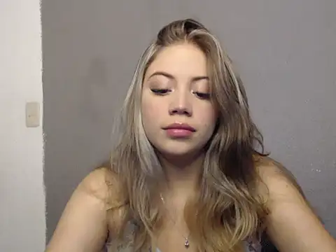 Snapshot of Alaina_Blessed chatting on October 18, 2025, 9:17 pm Alaina Blessed online show from October 18, 2025, 9:17 pm