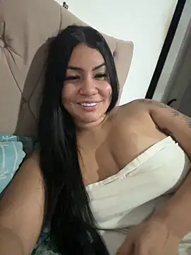 julianamascarada online show from October 17, 2025, 2:15 am