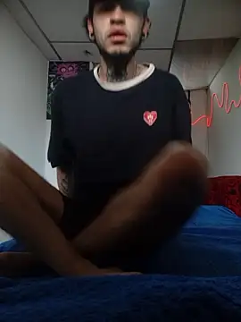 Tattoboy19cm online show from December 14, 2025, 1:39 pm