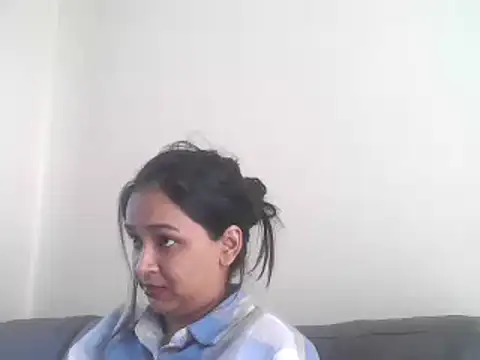 Snapshot of cute_indianxo chatting on October 6, 2025, 11:44 am cute indianxo online show from October 6, 2025, 11:44 am
