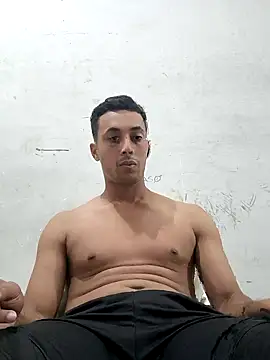 Snapshot of Naymik911 chatting on October 3, 2025, 11:39 pm Naymik911 online show from October 3, 2025, 11:39 pm