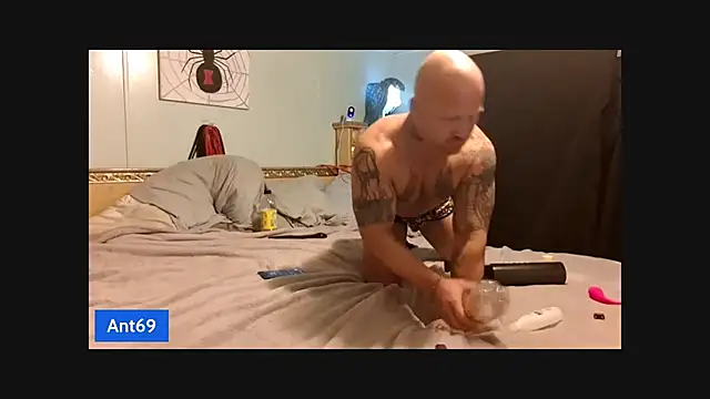 AntMeich6969 online show from November 2, 2025, 1:21 am