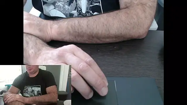 Snapshot of DadBearBi chatting on February 17, 2026, 12:24 pm DadBearBi online show from February 17, 2026, 12:24 pm