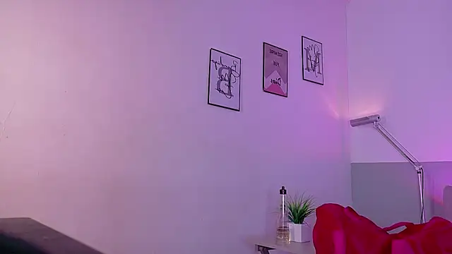 cutepetitee online show from May 28, 2026, 7:53 pm