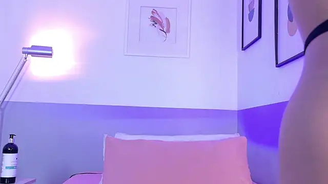 cutepetitee online show from April 2, 2026, 7:53 pm