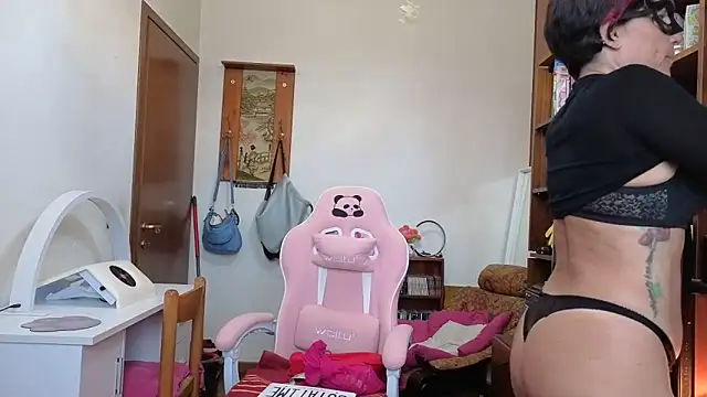 Snapshot of DragonflyExhib chatting on May 15, 2026, 8:23 am DragonflyExhib online show from May 15, 2026, 8:23 am