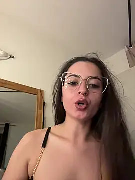 Snapshot of GiuliaDollx chatting on July 8, 2026, 7:03 pm GiuliaDollx online show from July 8, 2026, 7:03 pm