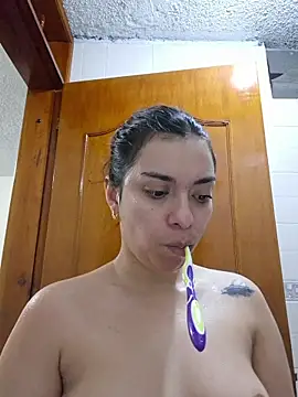 AmaiaSalvatore online show from April 18, 2026, 11:05 pm